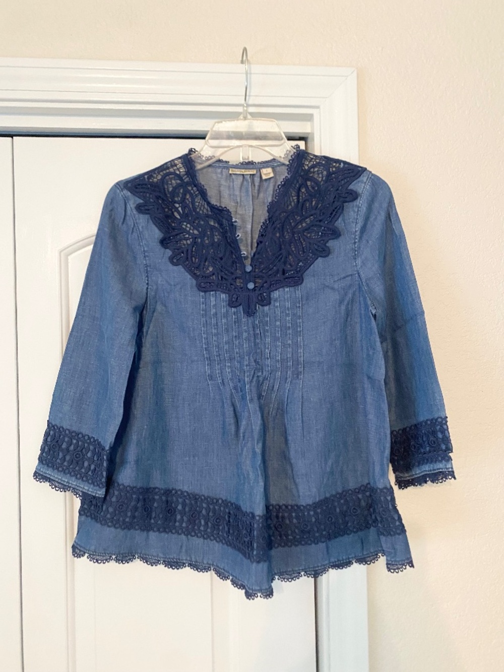 Holding Horses Blue Denim Lace Trim Blouse Size 2